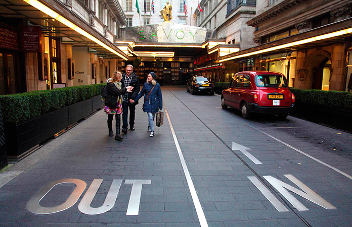 Calle de entrada al Hotel Savoy