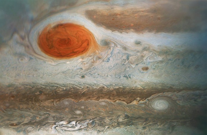 Mancha roja en la atmósfera de Júpiter.
