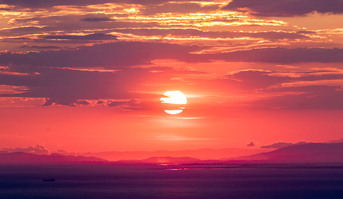 Cielo rojo puesta de sol