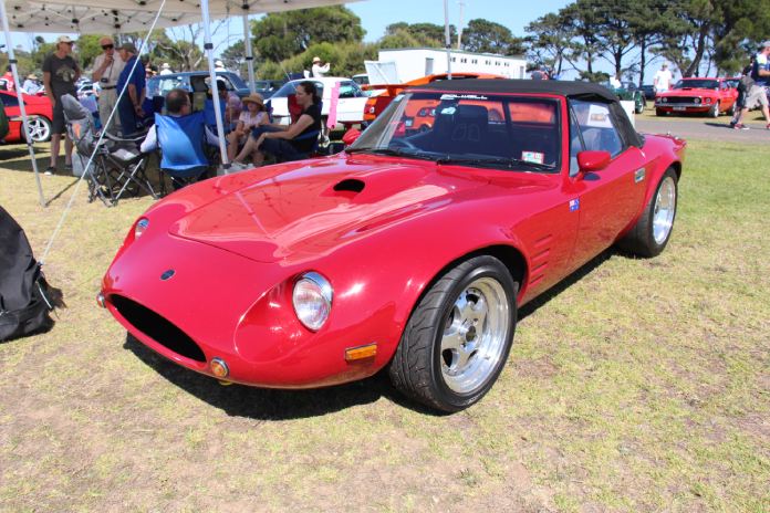 Un Lotus Europa Mk1 recuperado de color rojo muy brillante.