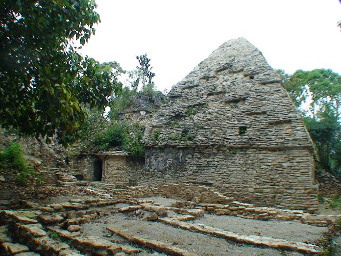 Lugar arqueológico de Sak T'zi', una de las huellas del colapso maya.