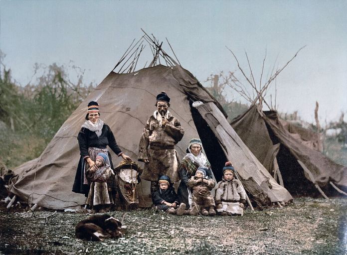 Familia Saami, una de las curiosidades de Suecia.