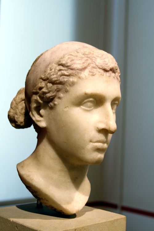 Escultura del rostro de Cleopatra.