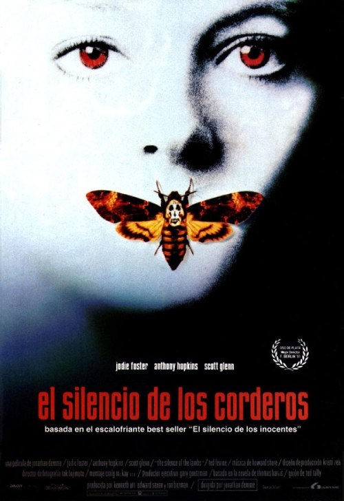 Poste de la película "El silencio de los corderos" con una mujer y una Esfinge de la calavera en los labios.