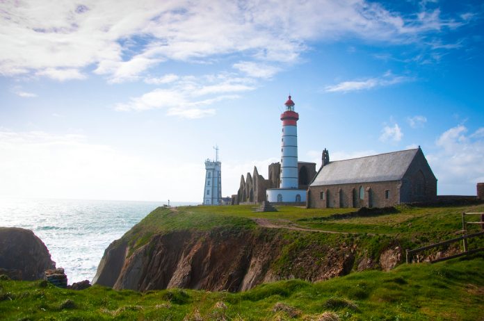 Faro de Saint-Mathieu.