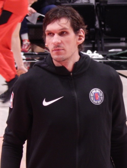 Foto de Boban Marjanovic uno de los jugadores más feos del mundo del basket.