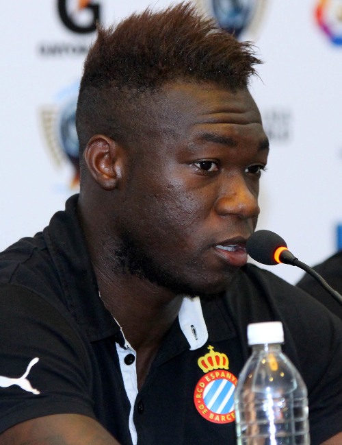 Foto del jugador Felipe Caicedo en una charla referente a un juego contra Ecuador en la Copa Euroamericana.