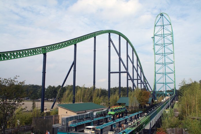 Kingda Ka, la montaña rusa más grande del mundo.