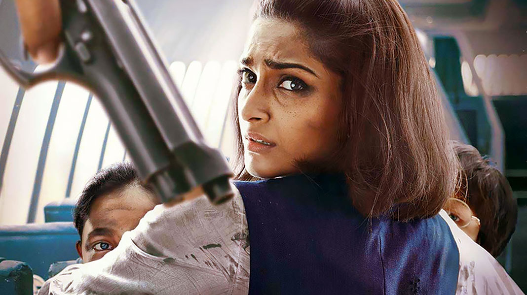 Fotograma de la película Neerja (2016), de Ram Madhvani, que narra la historia de Neerja Bhanot.