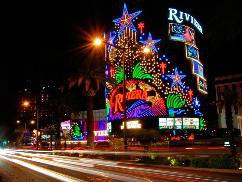 La impresionante implosión del Hotel Riviera de Las Vegas