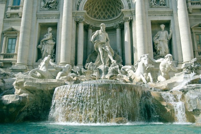 Roma, ciudad del amor: La magnífica Fontana de Trevi.