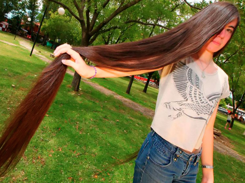 Entra en el récord Guinness por tener el pelo ¡hasta los tobillos!