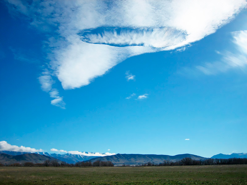 Conoce el curioso fenómeno que deja agujeros en el cielo, llamado Skypunch