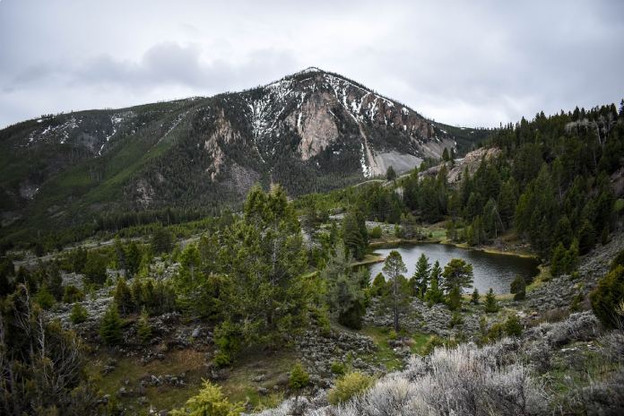 Montaña en el volcán de Yellowstone.